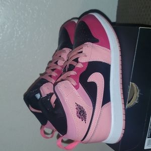 Jordan Mid 1 (little girl shoes)